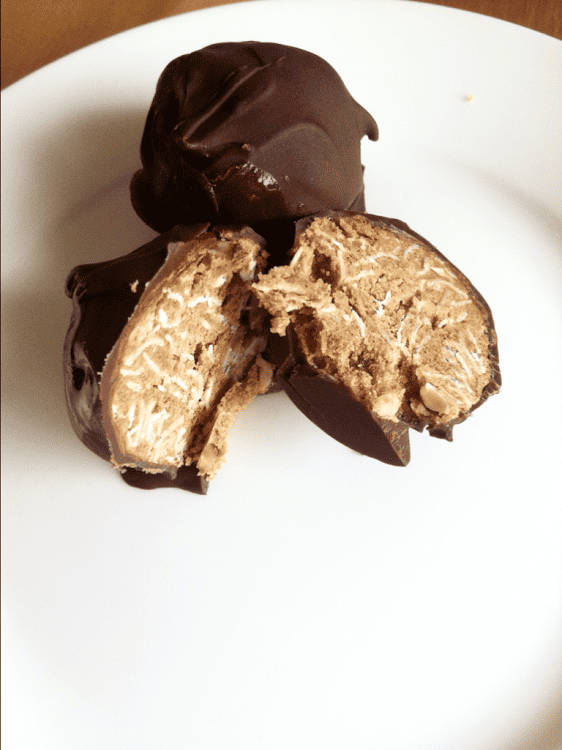 Healthy Chocolate Peanut Butter Cinnamon Balls
