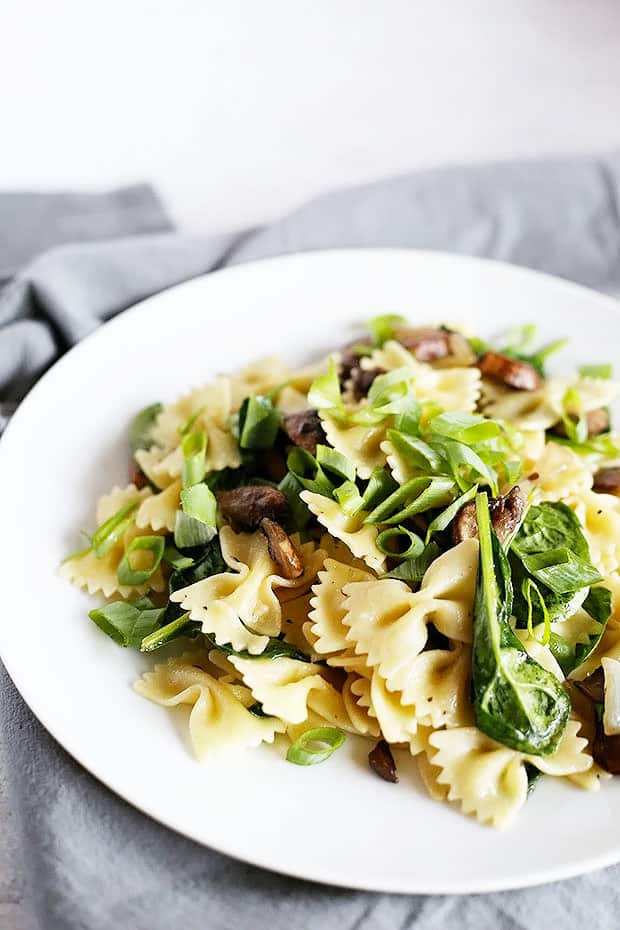 Healthy Mushroom Spinach Pasta - TwoRaspberries