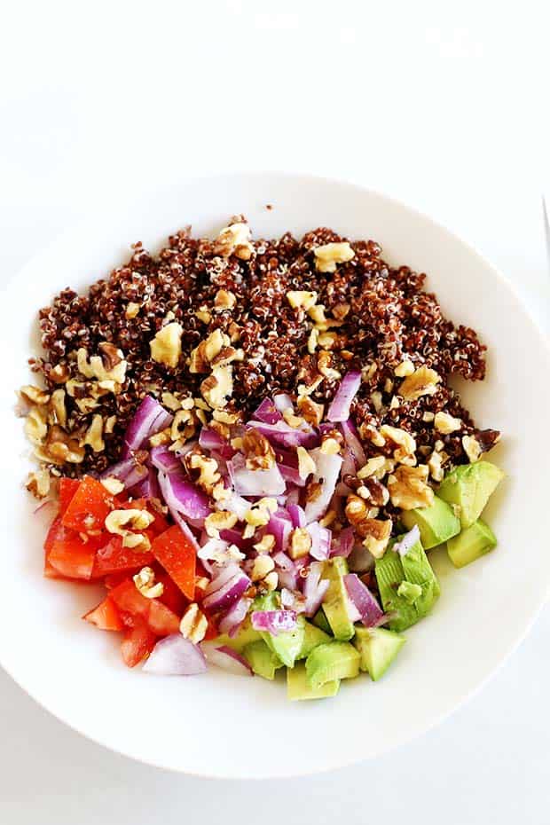 Healthy Detox Quinoa Bowl, super quick and easy to prepare, left overs are great the next day, only 9 ingredients! Vegan and Gluten Free.