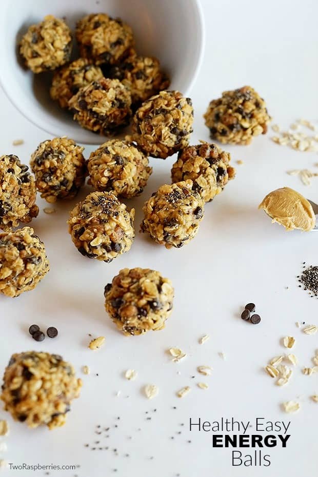 These Healthy East Energy Balls from TwoRaspberries.com are vegan and gluten free! Made with super healthy ingredients and quick and easy to make. Great for when hungry strikes and you need a quick pick me up!