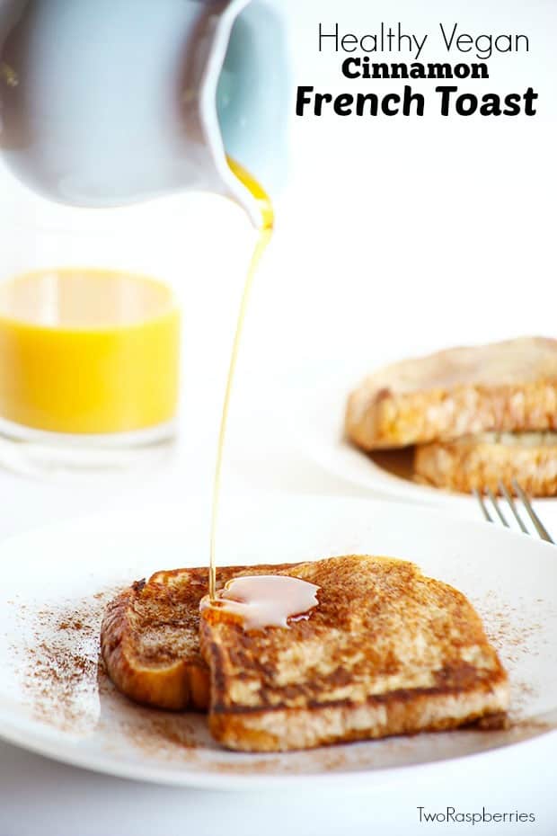 This Healthy VEGAN Cinnamon French Toast is the perfect healthy weekend breakfast! It's soft, flavorful and really easy! / TwoRaspberries.com