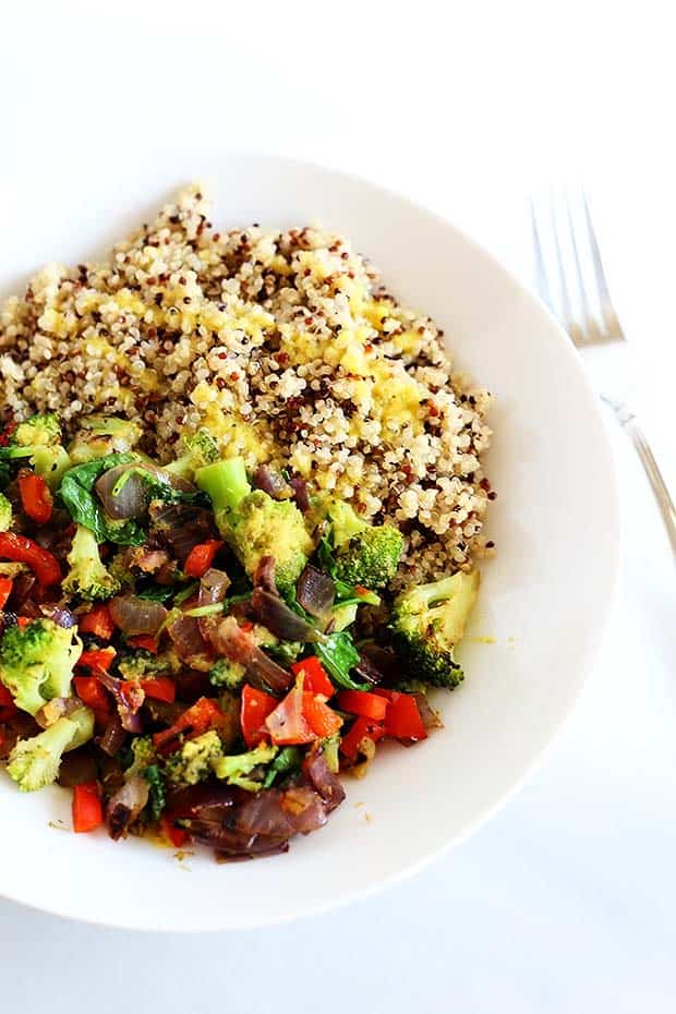 Superfood Quinoa Bowl is quick and easy, perfect dinner or lunch, packed full of healthy superfoods! Vegan + Gluten Free