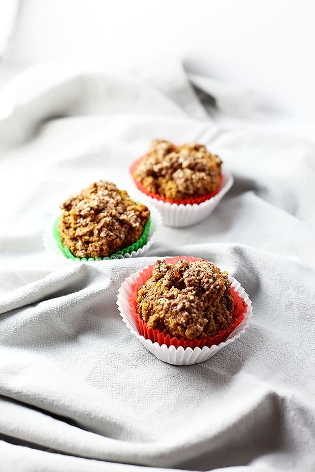 Healthy Pumpkin Spice Muffins with Crumble Topping ! These are Vegan and Gluten Free, healthy and easy!