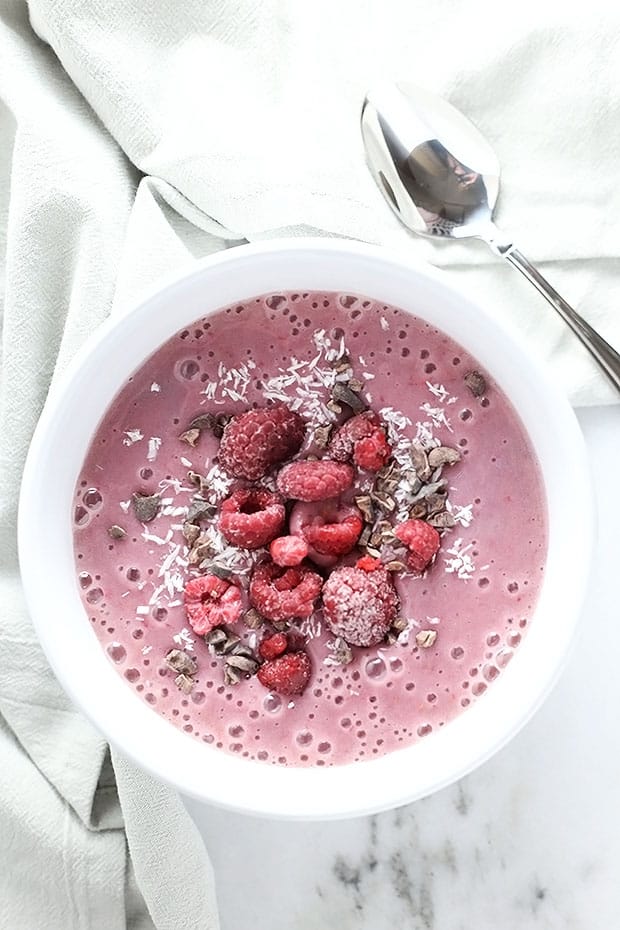 Be my Valentine PINK Smoothie Bowl! Creamy and cold, tastes like a dessert but healthy and perfect for breakfast! Raspberries and cacao nibs are the perfect combo! / TwoRaspberries.com