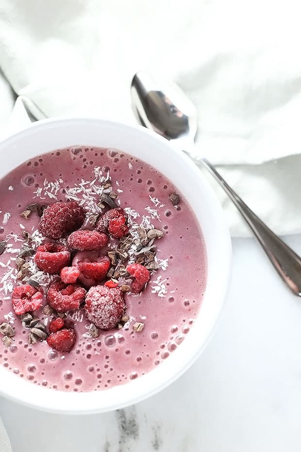 Be my Valentine PINK Smoothie Bowl! Creamy and cold, tastes like a dessert but healthy and perfect for breakfast! Raspberries and cacao nibs are the perfect combo! / TwoRaspberries.com
