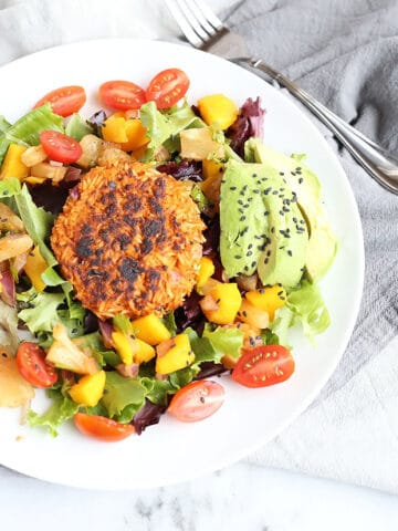 Healthy Pineapple Mango Burger Salad is so fresh, fruity and sweet! Very satisfying and filling! Lots of flavor and full of healthy all natural clean ingredients! Vegan and Gluten Free! / TwoRaspberries.com