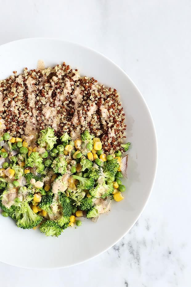 This Superfood Quinoa Bowl 2.0 takes only 30 minutes to prepare, and is full of flavor with a chili flavored dressing! Vegan and Gluten Free. / TwoRaspberries.com