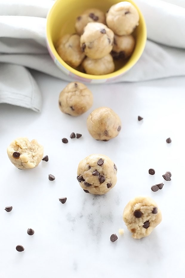 This Vegan Gluten Free Cookie Dough is a cookie dough fanatic’s dream come true! Only has 7 simple ingredients! Super quick and easy to make. / TwoRaspberries.com