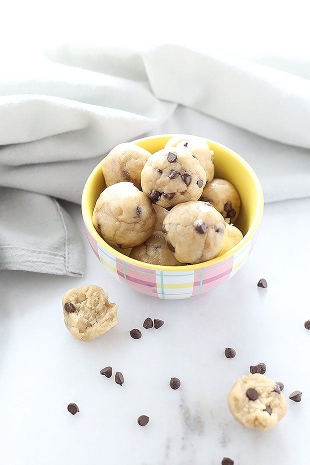 This Vegan Gluten Free Cookie Dough is a cookie dough fanatic’s dream come true! Only has 7 simple ingredients! Super quick and easy to make. / TwoRaspberries.com
