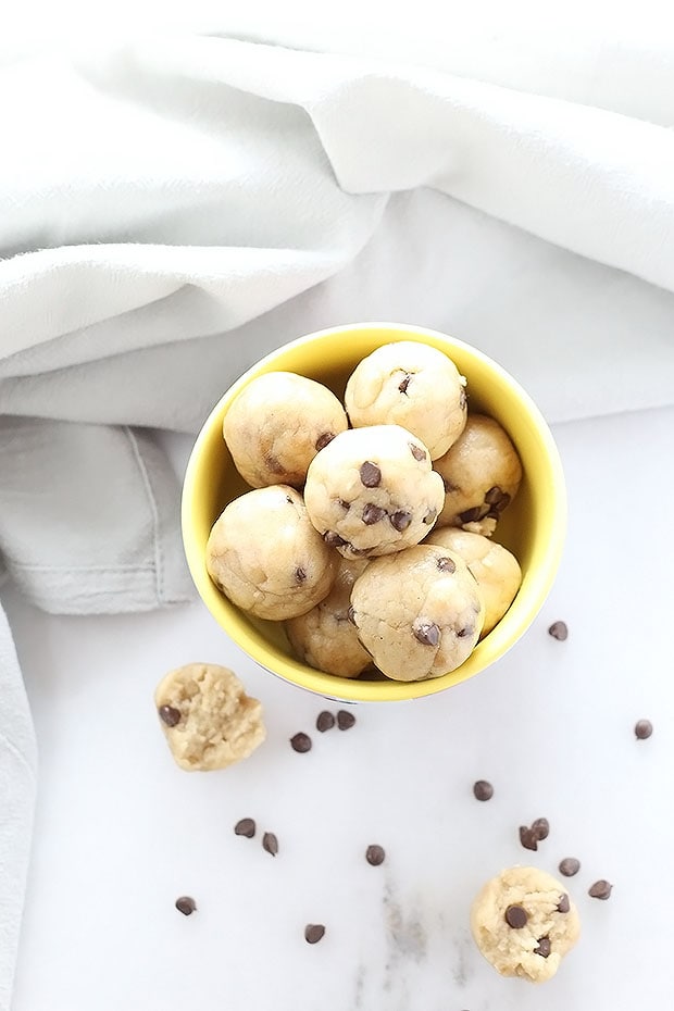  This Vegan Gluten Free Cookie Dough is a cookie dough fanatic’s dream come true! Only has 7 simple ingredients! Super quick and easy to make. / TwoRaspberries.com