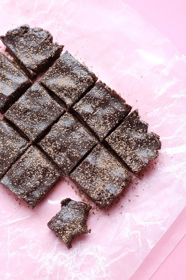 These 3 Ingredient No Bake Vegan Brownies are quick and easy to make! vegan, gluten free and refined sugar free! great snack or dessert! / TwoRaspberries.com