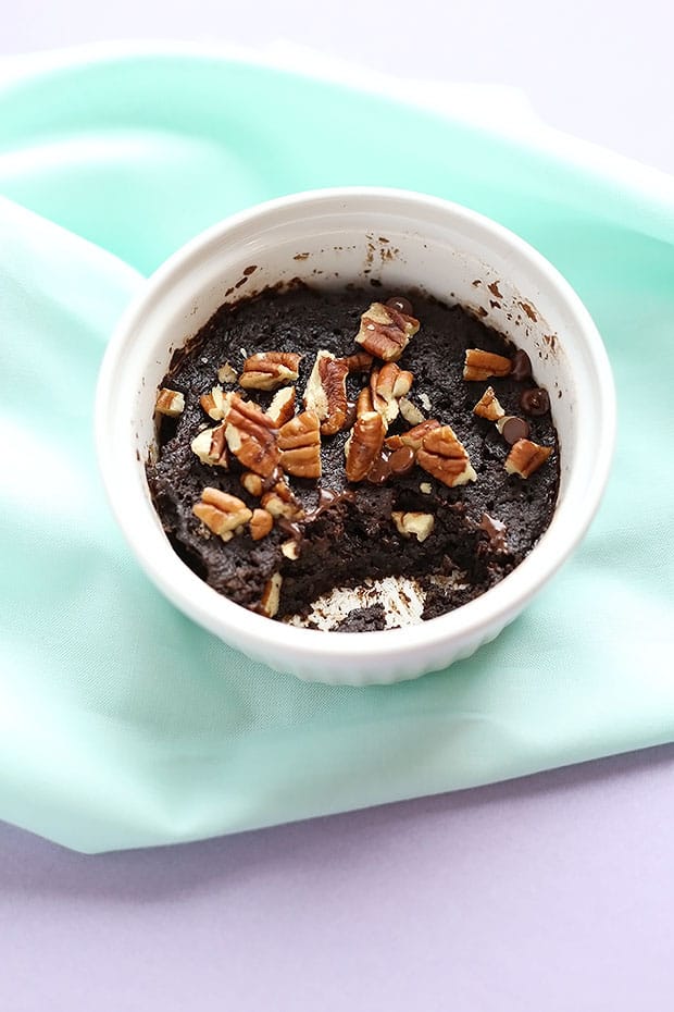 This 5 Ingredient Healthy Vegan Microwave Brownie is quick and easy to make. Single serving brownie and it is vegan, gluten free and refined sugar free. / TwoRaspberries.com