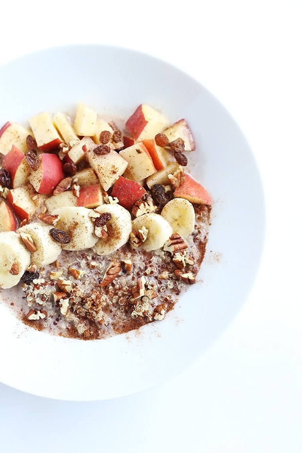 This Apple Pie Quinoa Breakfast Bowl is warm and delicious! Cinnamon and apples with warm almond milk over quinoa is just like apple pie! Vegan and gluten free! /TwoRaspberries.com
