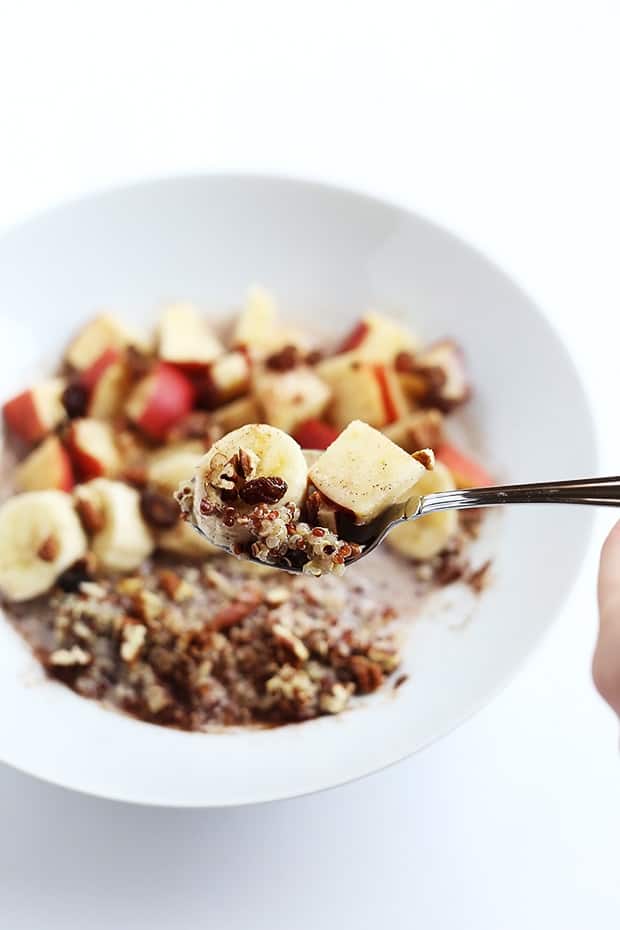 This Apple Pie Quinoa Breakfast Bowl is warm and delicious! Cinnamon and apples with warm almond milk over quinoa is just like apple pie! Vegan and gluten free! /TwoRaspberries.com