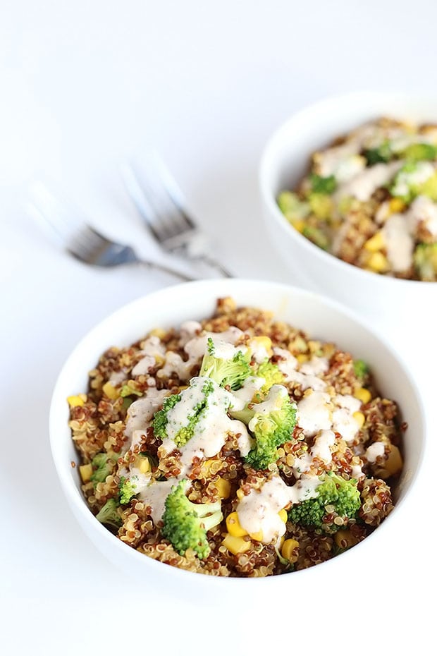 This Easy Spicy Quinoa Bowl is SUPER quick and easy to make, only 10 ingredients total and only takes 30 minutes or less to prepare. Vegan and Gluten Free. / TwoRaspberries.com