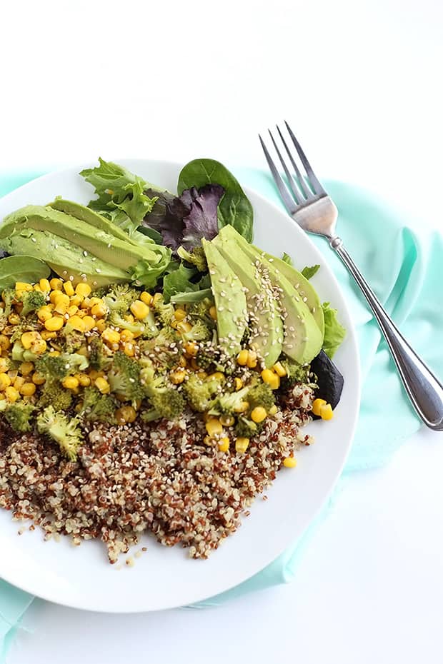 Healthy Quinoa Veggie Bowl is super easy to make. Only takes about 30 minutes and is packed full of healthy vitamins, minerals, fiber, and protein! Vegan! / TwoRaspberries.com