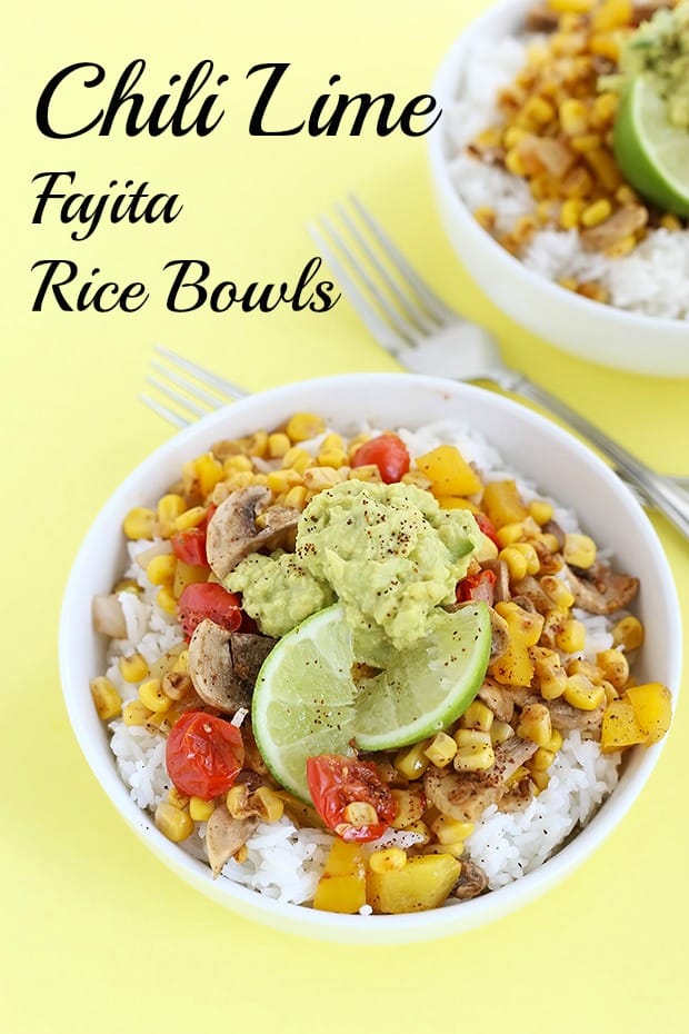 Chili Lime Fajita Rice Bowls are super easy, perfect for meal prepping. Flavorful chili, lime, corn, mushrooms and more! Vegan, GF, oil free and low fat! / TwoRaspberries.com