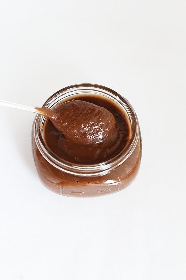  Healthy Chocolate Date Sauce is a naturally sweet indulgent chocolate sauce, for topping on nice cream, dipping fruit, or anything else! Only 3 ingredients! / TwoRaspberries.com