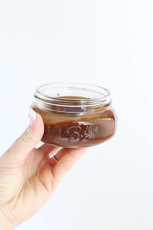  Healthy Chocolate Date Sauce is a naturally sweet indulgent chocolate sauce, for topping on nice cream, dipping fruit, or anything else! Only 3 ingredients! / TwoRaspberries.com