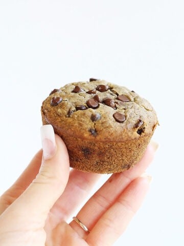 Healthy Vegan Chocolate Chip Banana Muffins are soft and moist, really easy to make, only require 10 ingredients, oil free, vegan and gluten free! / TwoRaspberries.com