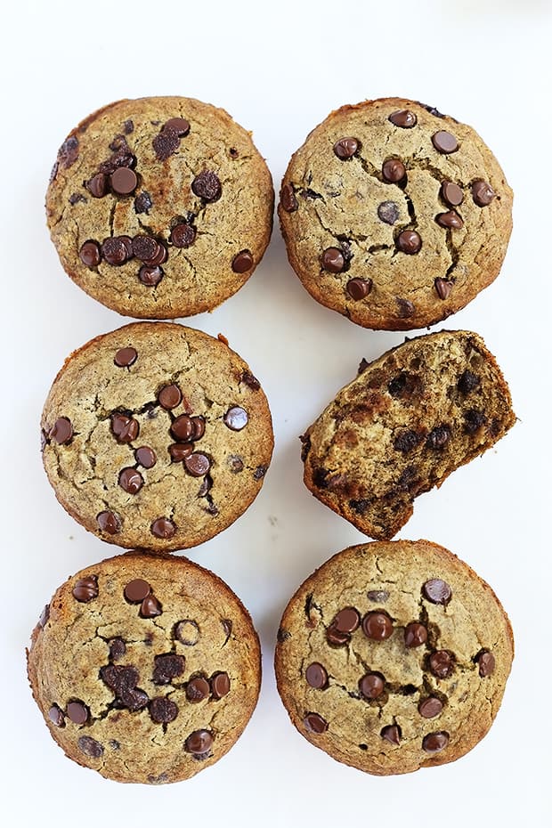  Healthy Vegan Chocolate Chip Banana Muffins are soft and moist, really easy to make, only require 10 ingredients, oil free, vegan and gluten free! / TwoRaspberries.com
