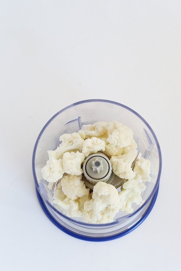  How to Make and Freeze Cauliflower Rice. Cauliflower rice is low carb, healthy, packed with health benefits and super easy to make! / TwoRaspberries.com
