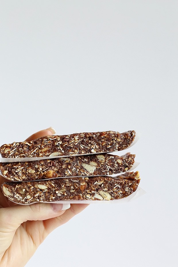  These Vegan Gluten Free Chocolate Almond Snack Bars are super easy to make. They only require 9 simple, whole ingredients including oats and almond butter! / TwoRaspberries.com