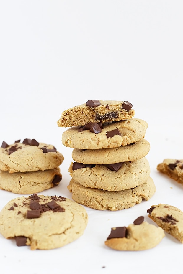 These Classic Chocolate Chip Cookies are Vegan and Gluten Free, soft a taste of vanilla and chocolate chunks! Super easy to make only 8 ingredients needed! / TwoRaspberries.com