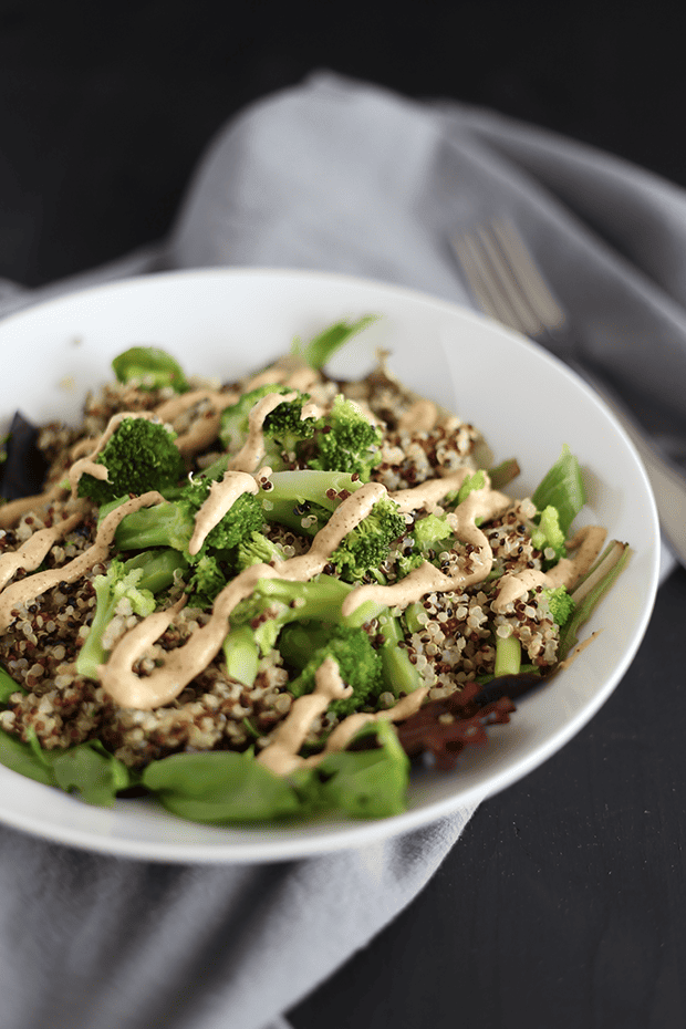 This 5 ingredient Healthy Broccoli Quinoa Salad is SUPER quick and easy to make and is paired with a tahini chili sauce. Vegan and Gluten Free | TwoRaspberries.com