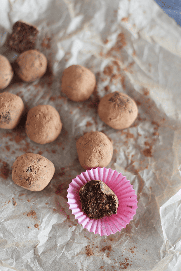Healthy Easy 2 Ingredient Fudge Balls are the best kind of chocolate, naturally sweetened! Options to flavor with mint, strawberry, raspberry or nuts! vegan | TwoRaspberries.com