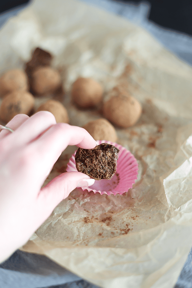 Healthy Easy 2 Ingredient Fudge Balls are the best kind of chocolate, naturally sweetened! Options to flavor with mint, strawberry, raspberry or nuts! vegan | TwoRaspberries.com