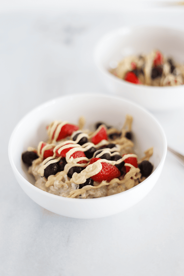 These Healthy Tahini Maple Protein Oats are packed with protein, healthy fats, vitamins, minerals, antioxidants and is super quick and easy to make! Vegan | TwoRaspberries.com