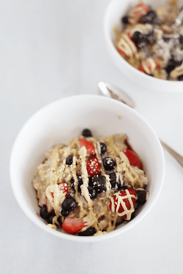 These Healthy Tahini Maple Protein Oats are packed with protein, healthy fats, vitamins, minerals, antioxidants and is super quick and easy to make! Vegan | TwoRaspberries.com