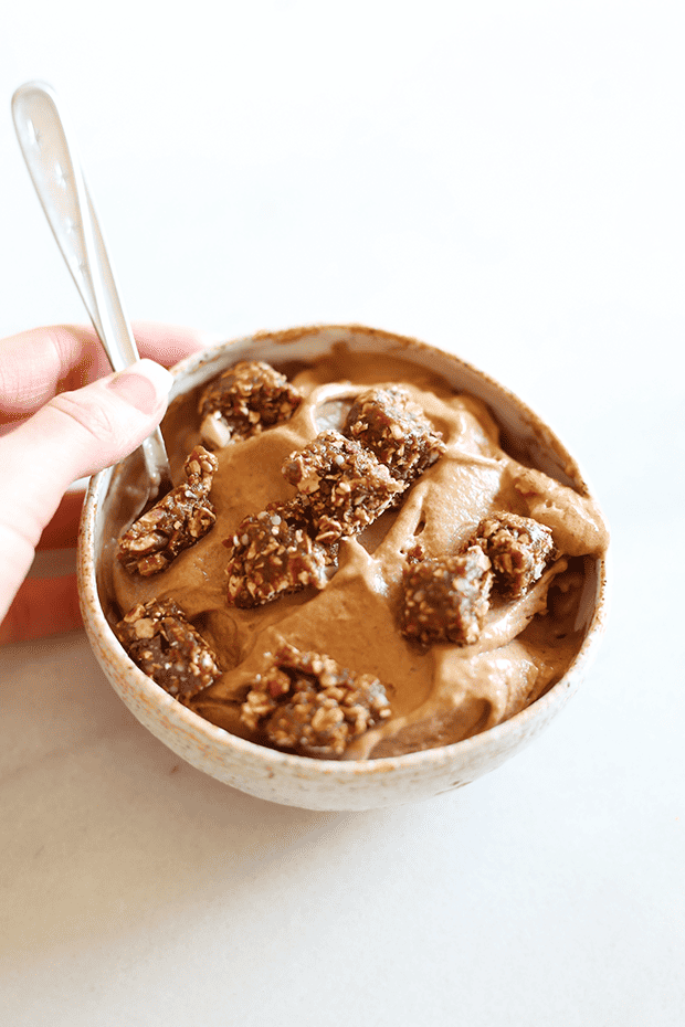  These Easy + Healthy Vegan Breakfast Ideas are SO delicious! chewy date granola bars, raw fruity cereal and chocolate banana nice "ice" cream! | TwoRaspberries.com