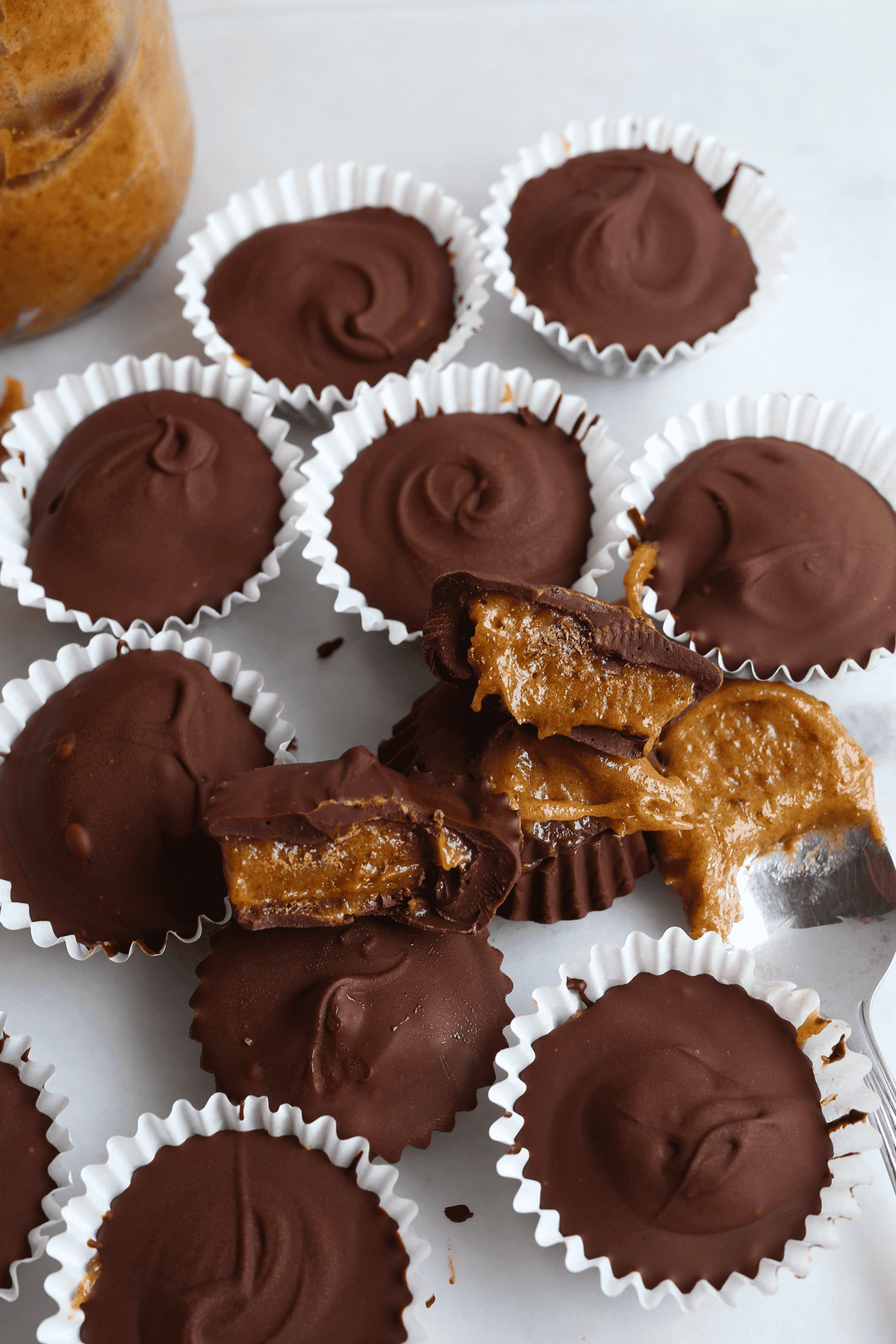 Super quick and easy, 6 ingredient vegan Chocolate Caramel Cups! No baking required for this chocolaty gooey caramel treat!!
