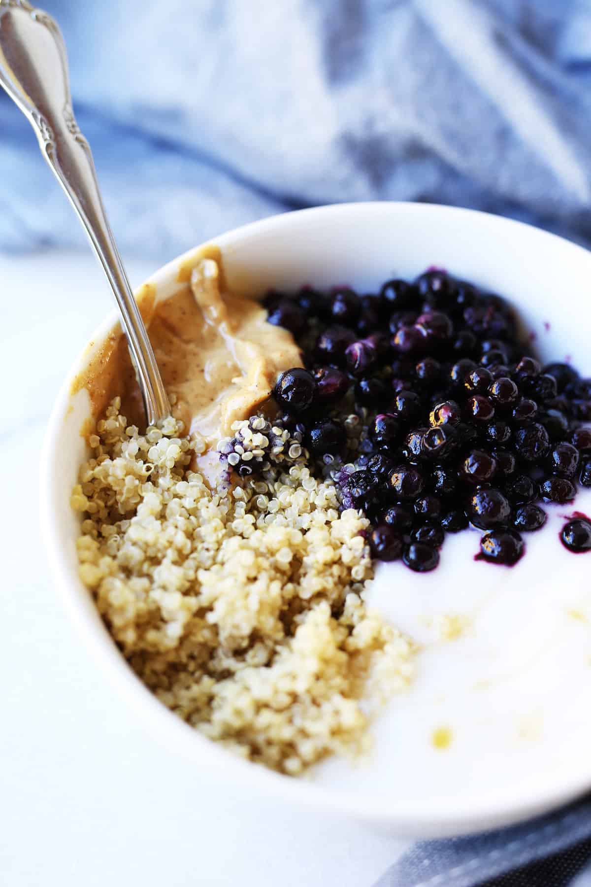 This 5 Ingredient Protein Quinoa Bowl is super easy, packed full of nutrition, vegan, gluten free, healthy! Clean eating and great for meal prep!