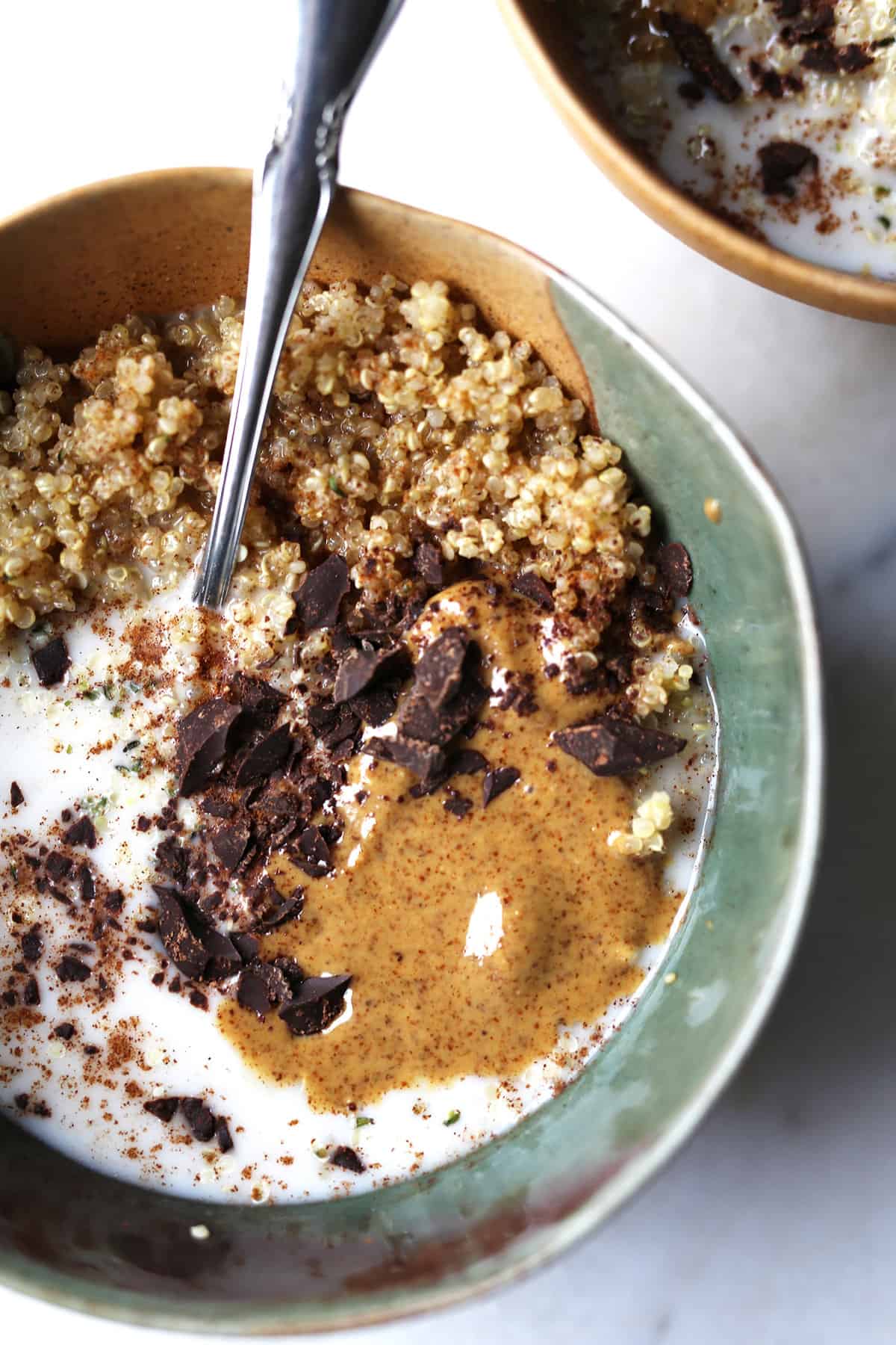 This Cinnamon Quinoa Protein Cereal Bowl is so simple to make, vegan and gluten free, healthy and packed with protein and flavor! 