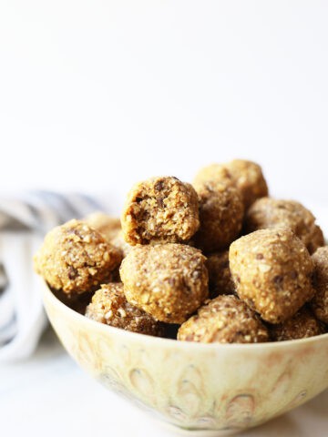These Healthy Cookie Dough Snack Bites are quick and easy to make, vegan and gluten free, sweet and yummy, almond butter flavored!