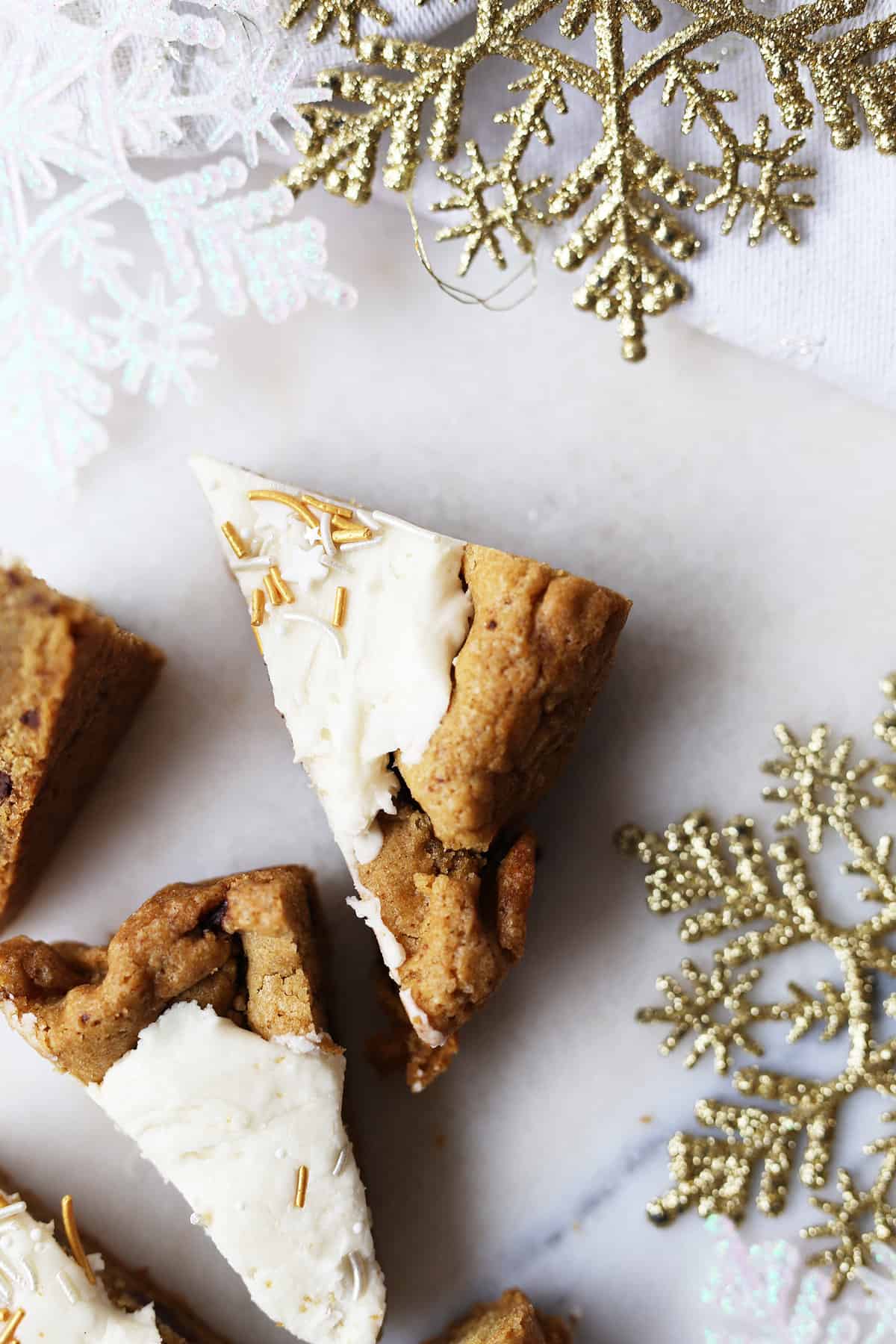 Santa’s Chocolate Chip Cookie Bars are a twist on the traditional classic chocolate chip cookie left out for Santa! They’re sweet, chewy, soft and vegan! 