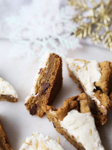 Santa’s Chocolate Chip Cookie Bars are a twist on the traditional classic chocolate chip cookie left out for Santa! They’re sweet, chewy, soft and vegan!