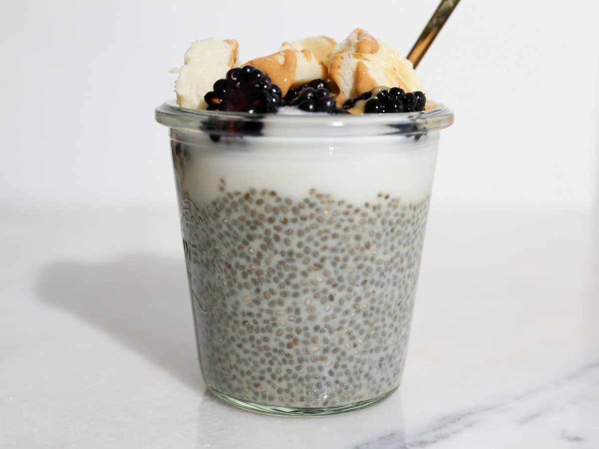Close up image of this chia seeds for breakfast recipe.