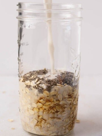 1200 x 1200 image of oats overnight.